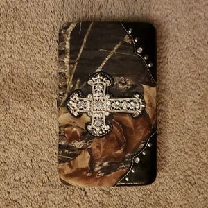 Camo hinge wallet with cross